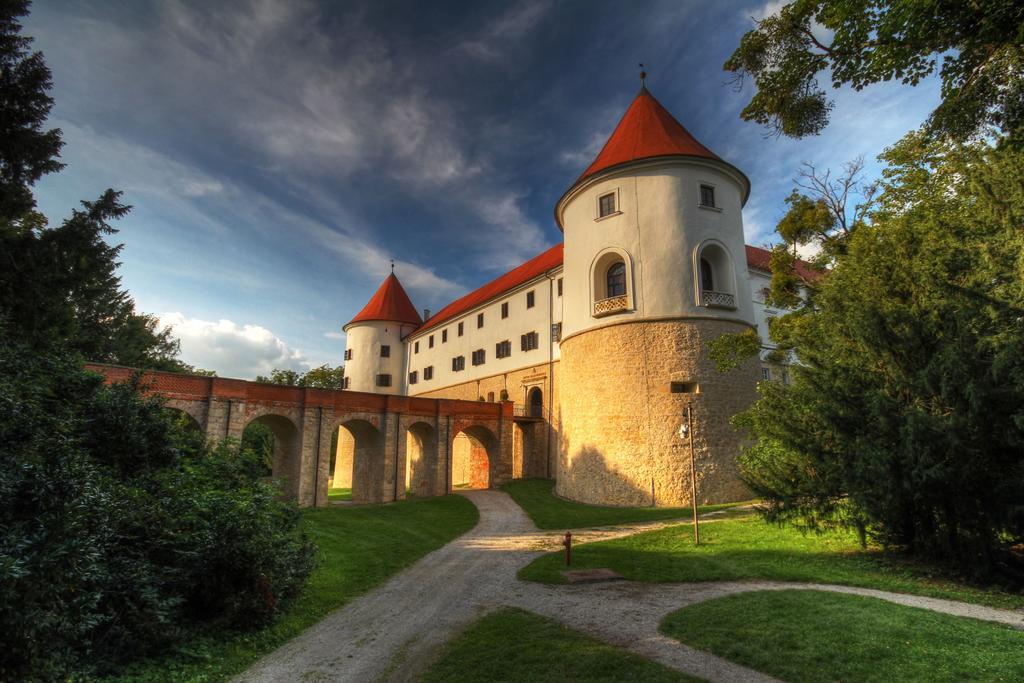 Mokrice Castle Estate Hotel Obrezje ภายนอก รูปภาพ